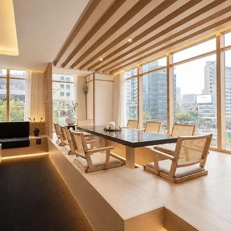Uh Suite Seoul Deoksugung