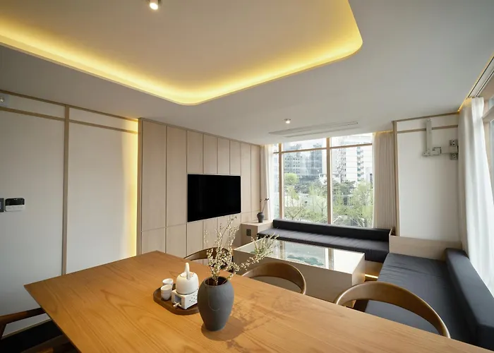 Uh Deoksugung Hotel